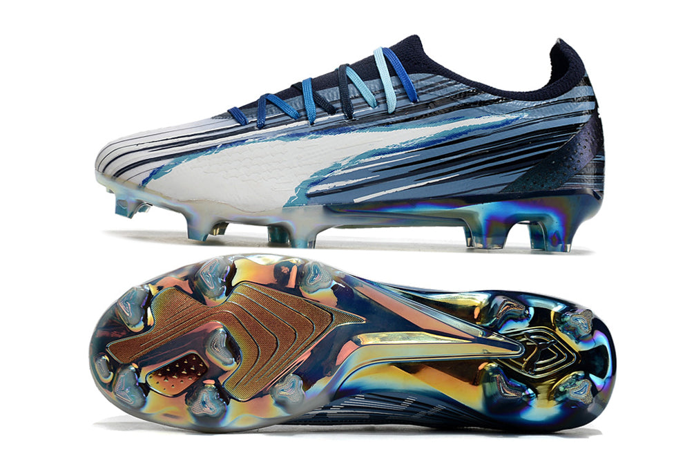 Crampons Ultra Ultimate FG de Le 12 -ème Maillot, conçus pour l'escalade ou le sport de terrain, avec pointes en acier robustes.