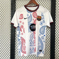 Maillot de football Barcelone 24/25, modèle spécial, par la marque Le 12 -ème Maillot, vue de face avec logo et détails colorés