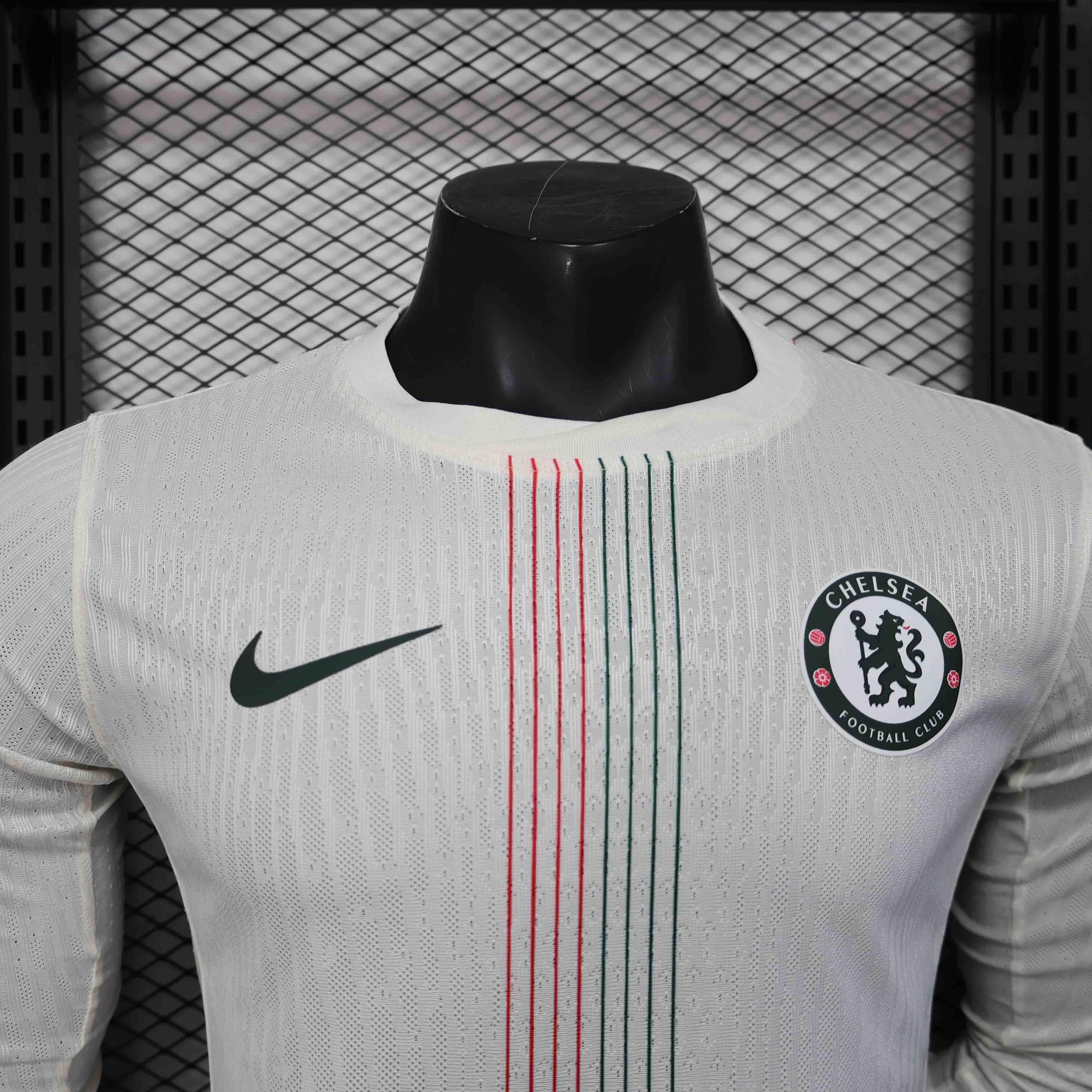 Maillot extérieur Chelsea manches longues 2025-26 de la marque Le 12 -ème Maillot, vue de face avec logo et détails.