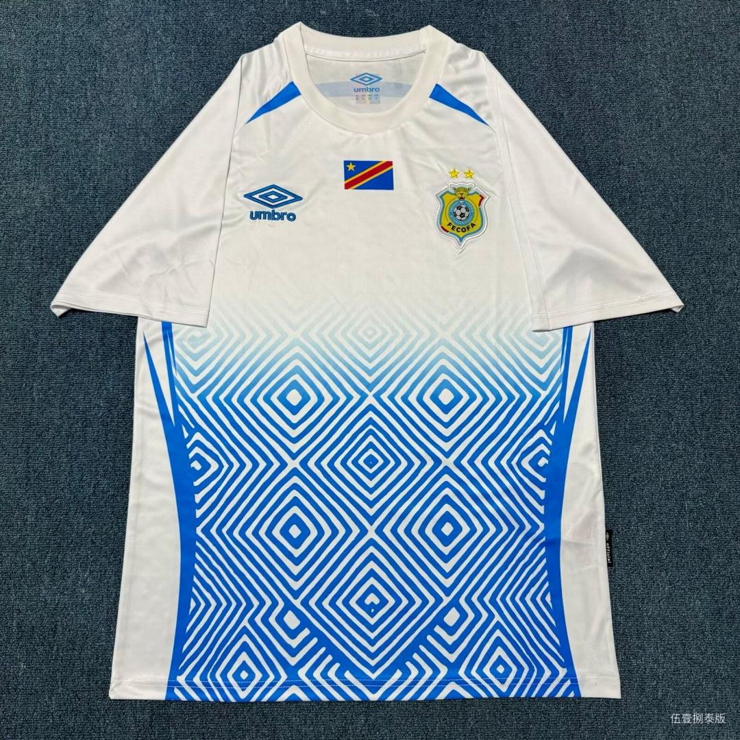 Maillot Congo Extérieur 25/26 Le 12 -ème Maillot, vue de face avec logo et détails du design sportif.