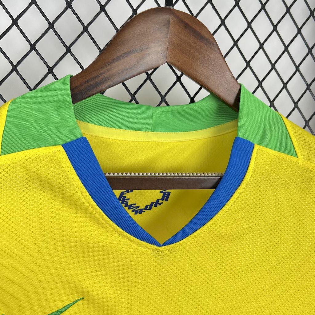 Maillot domicile féminin Brésil 2025, marque Le 12 -ème Maillot, devant avec logo et design vert, jaune et bleu.