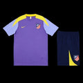 Ensemble de football Atletico Madrid Le 12 -ème Maillot, maillot rouge et blanc avec logo et détails du club.