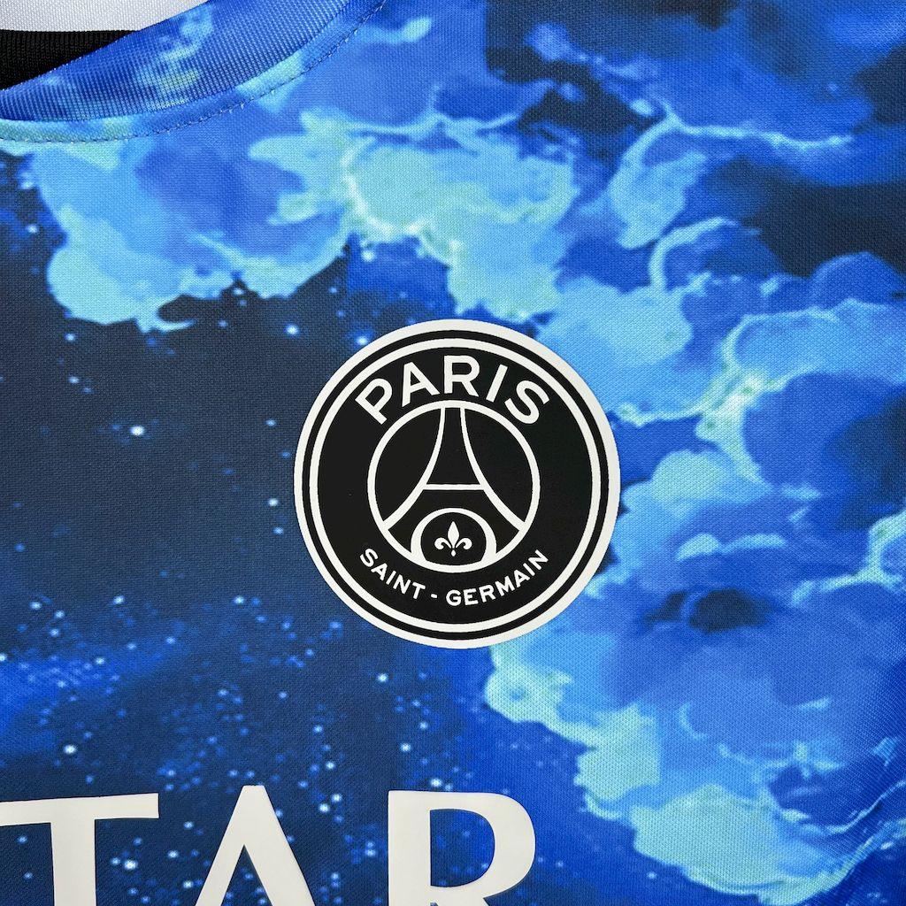 Maillot PSG concept 2025-26 de Le 12 -ème Maillot, maillot de football avec logo du PSG, détails du design futuriste.