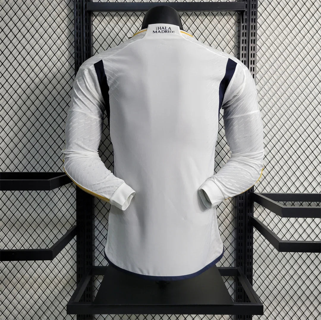 Maillot à manches longues 23-24 Real Madrid Le 12 -ème Maillot, maillot de football officiel avec logo et détails du club.