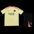 Ensemble PSG de Le 12 -ème Maillot, maillot et short aux couleurs officielles du Paris Saint-Germain, vue de face.