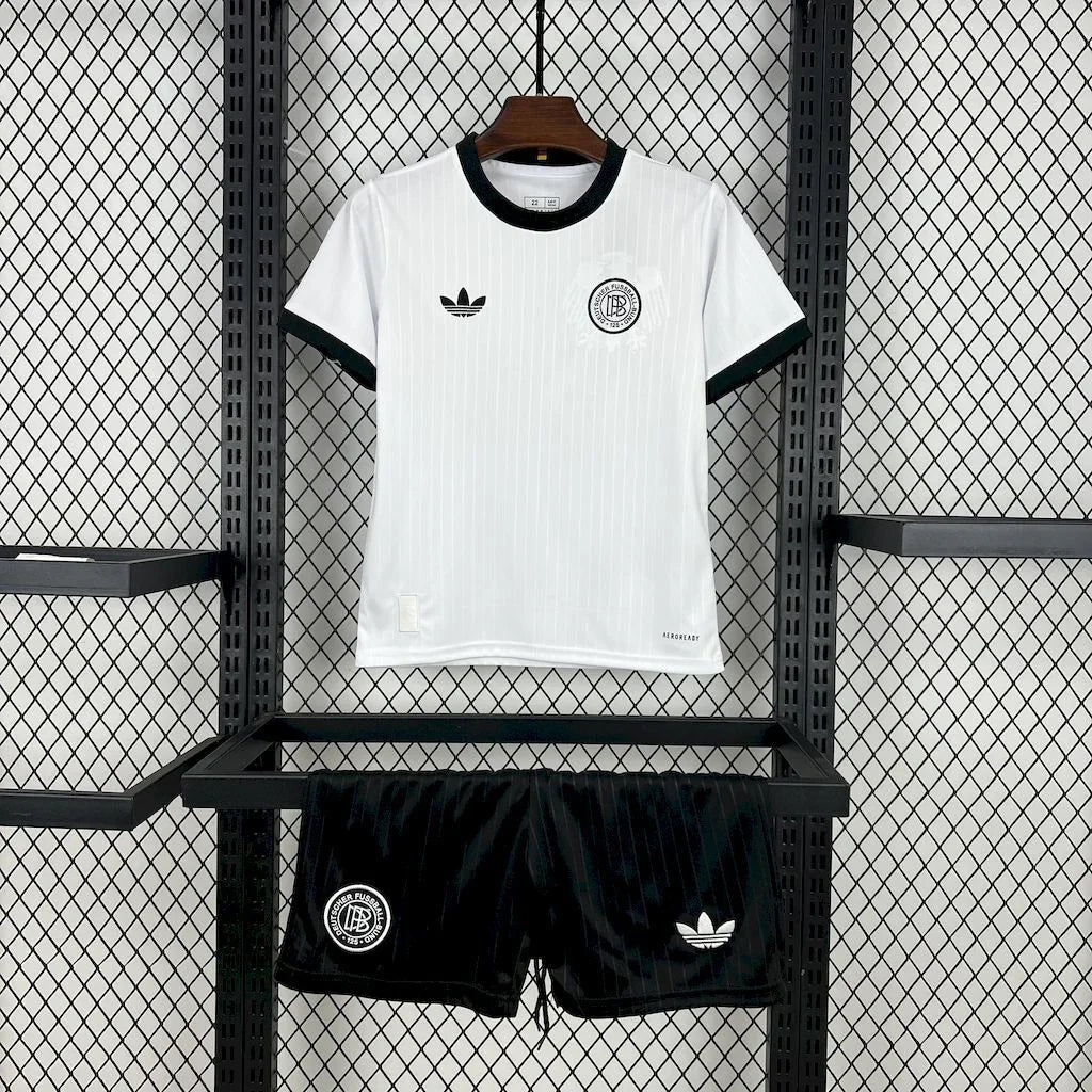 Maillot enfant Allemagne 2025 Le 12 -ème Maillot, vue front avec logo et design sportif.