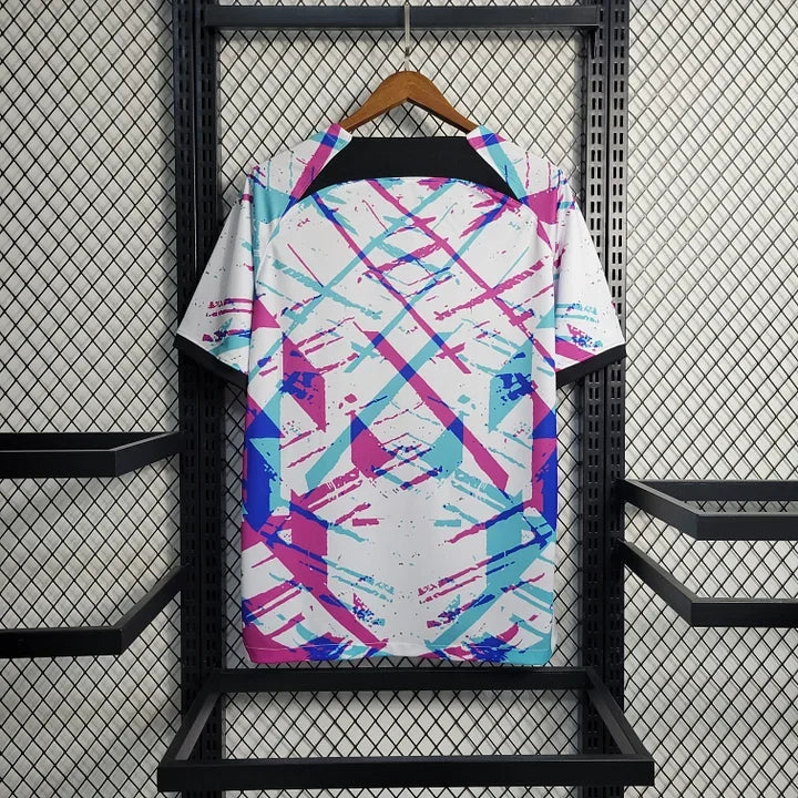 Maillot d'entraînement FC Barcelone 2023-2024 Le 12-ème Maillot, maillot de football bleu avec logo et détails de la saison.