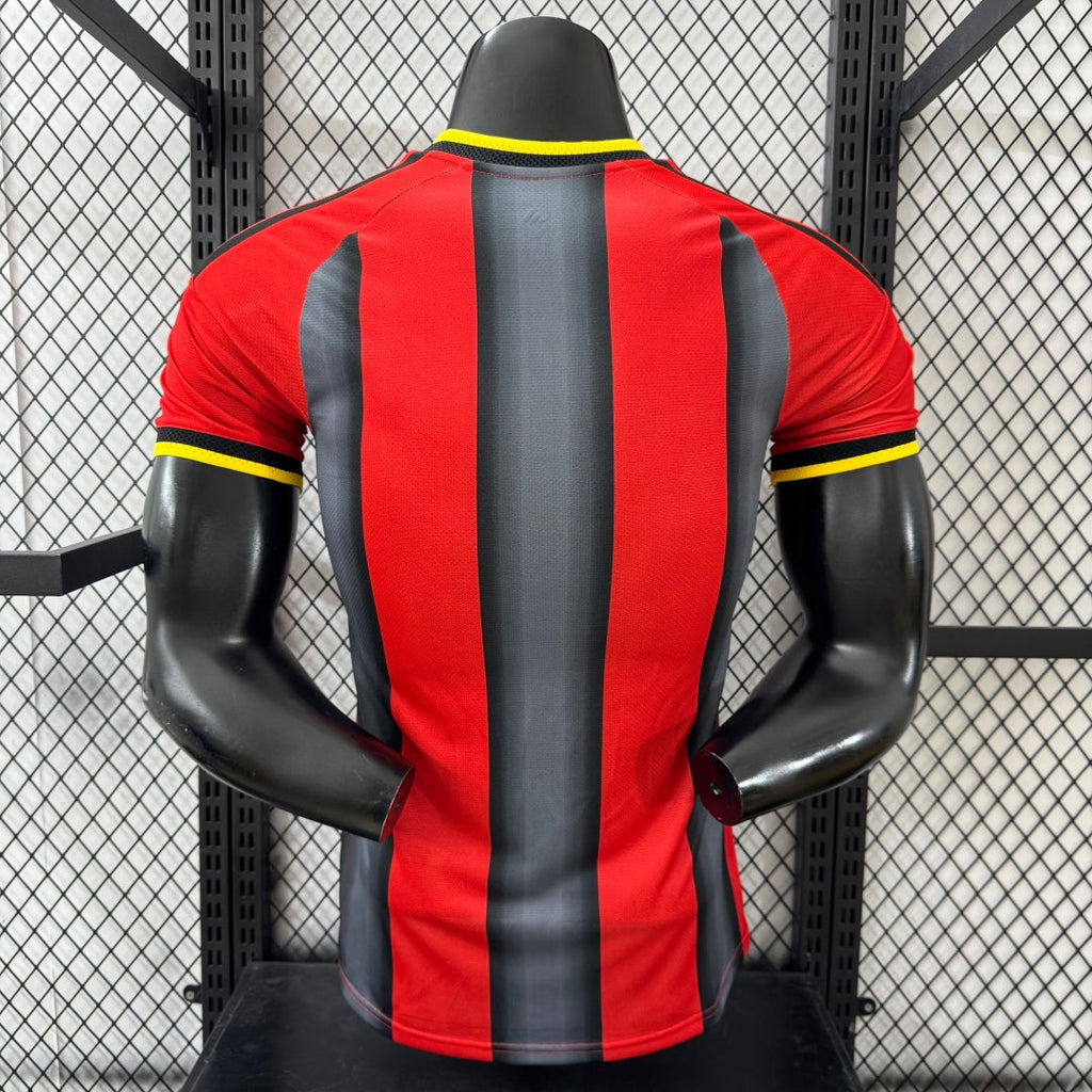 Maillot extérieur pour enfants Belgique 25/26 ans, marque Le 12 -ème Maillot, avec logo et design sportif.