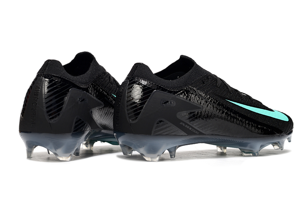 Crampons Mercurial Superfly IX Elite, bottes de football Nike, avec crampons en métal et design en cuir synthétique.