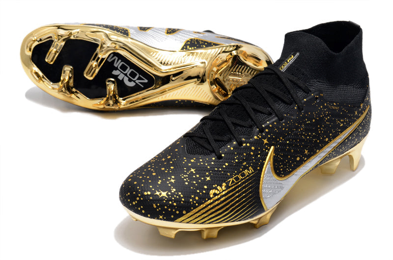 Crampons Mercurial Superfly IX Elite de Le 12 -ème Maillot, vue des crampons en acier avec piquets pour football.