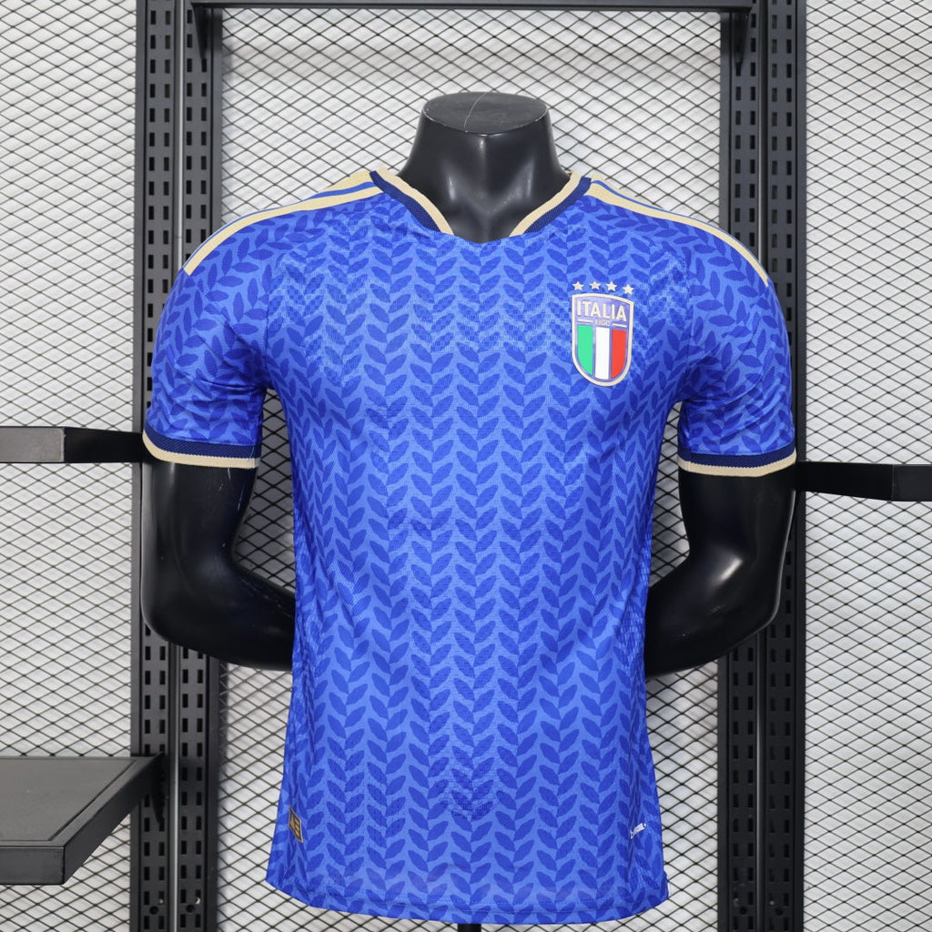 Maillot domicile Italie 25/26 Le 12-ème Maillot, jersey officiel avec logo et design national, vue de face.