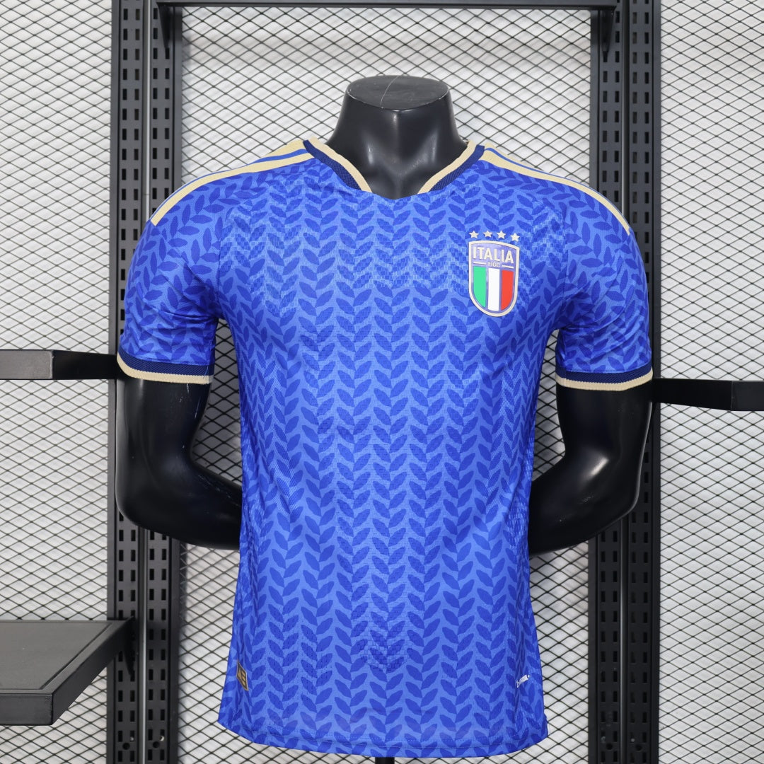 Maillot domicile Italie 25/26 Le 12-ème Maillot, jersey officiel avec logo et design national, vue de face.