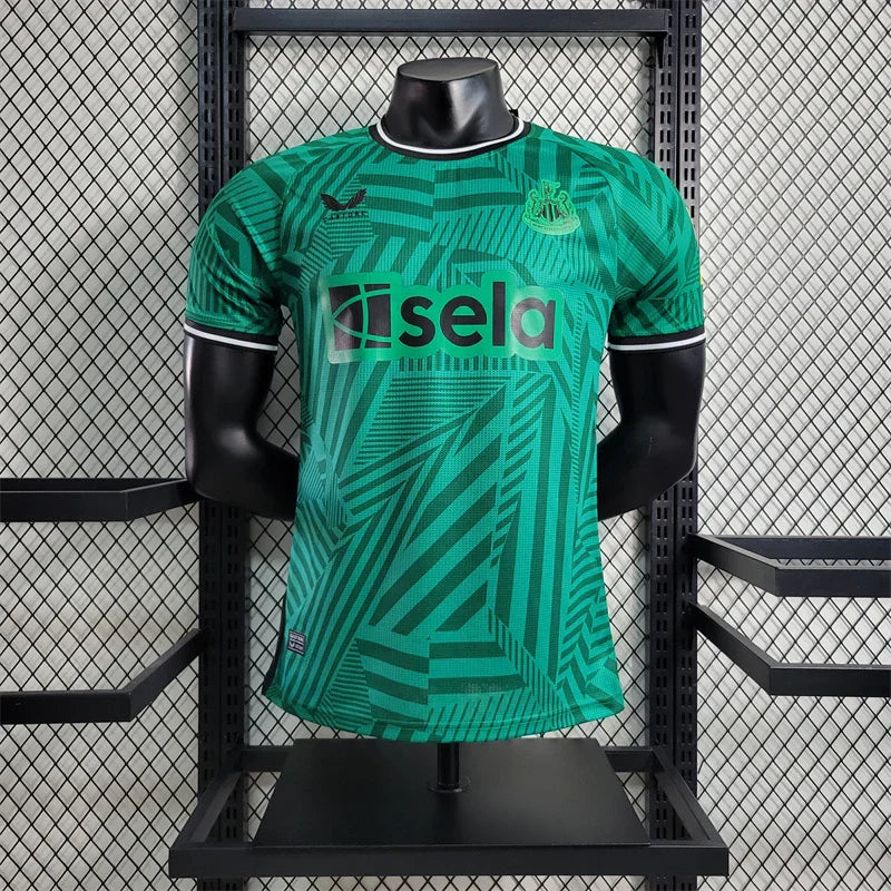 Maillot extérieur Newcastle 2023-24 Le 12 -ème Maillot, maillot de football avec logo et couleurs officielles sur fond blanc