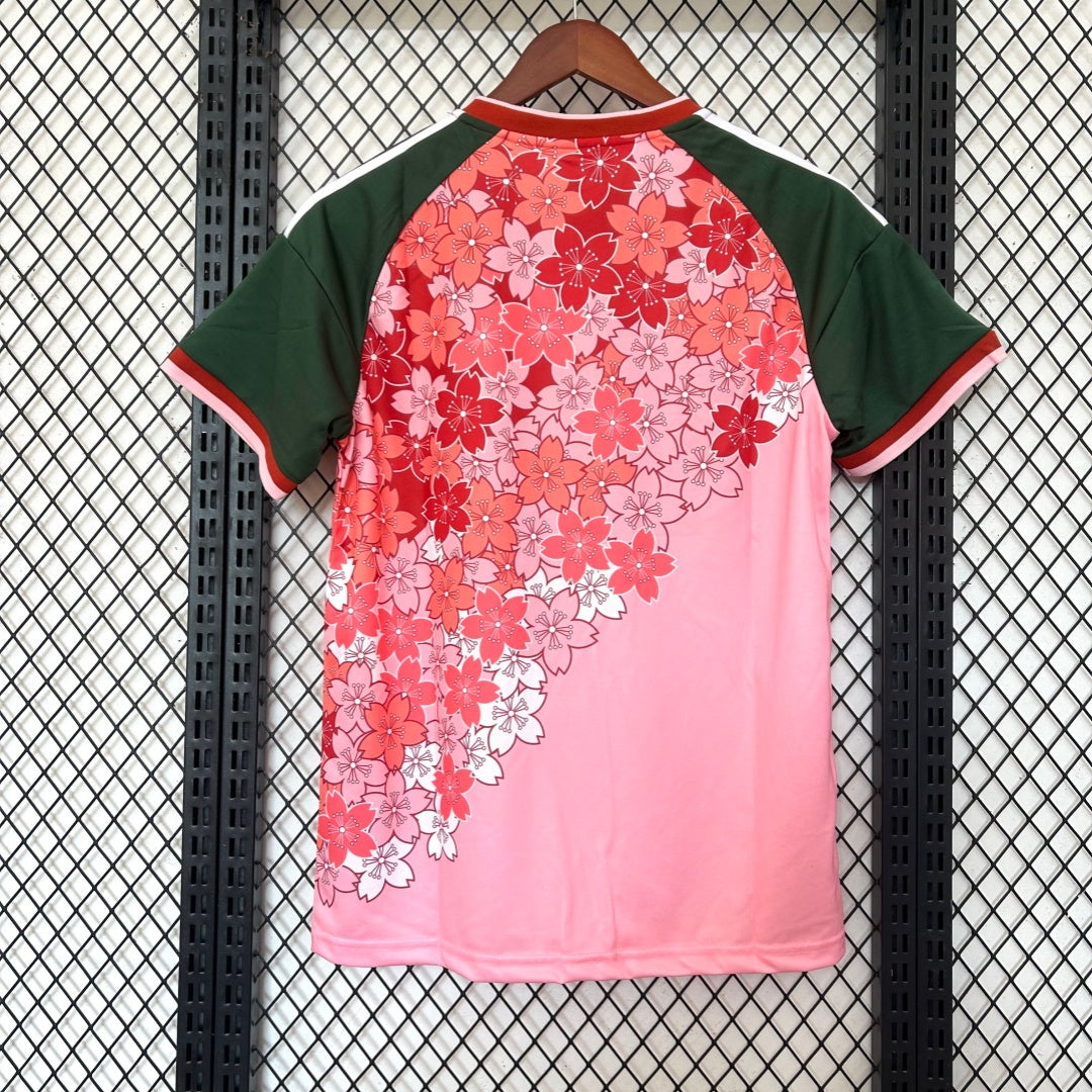 Maillot 2024-2025 Le 12 -ème Maillot Japon anime rose, design spécial pour fans de manga et sport.