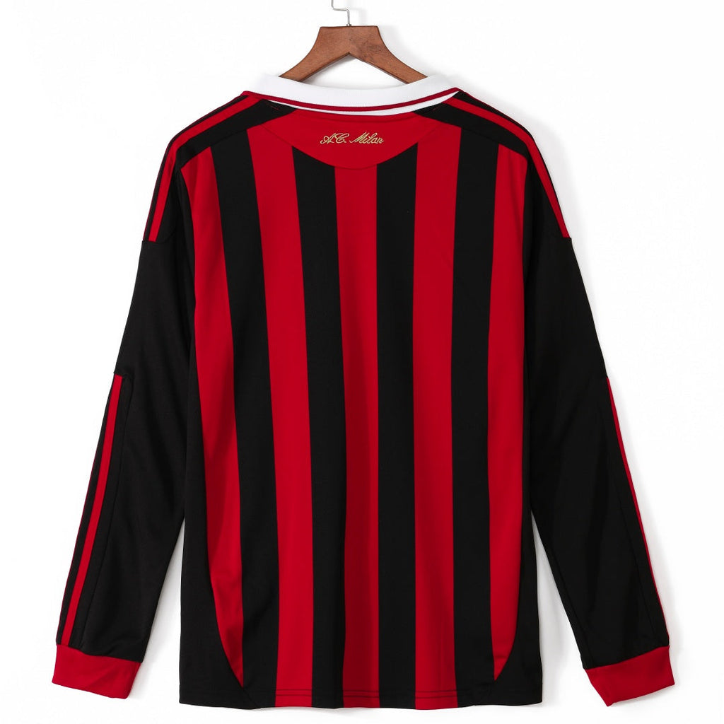 Maillot rétro domicile AC Milan 2009-2010 avec manches longues, marque Le 12 -ème Maillot, en tissu bleu et noir.
