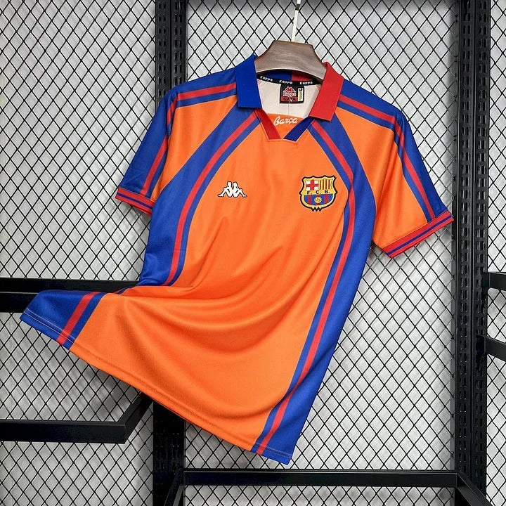 Maillot de football rétro FC Barcelone 1998 de la marque Le 12-ème Maillot, vue de face avec logo et détails vintage.