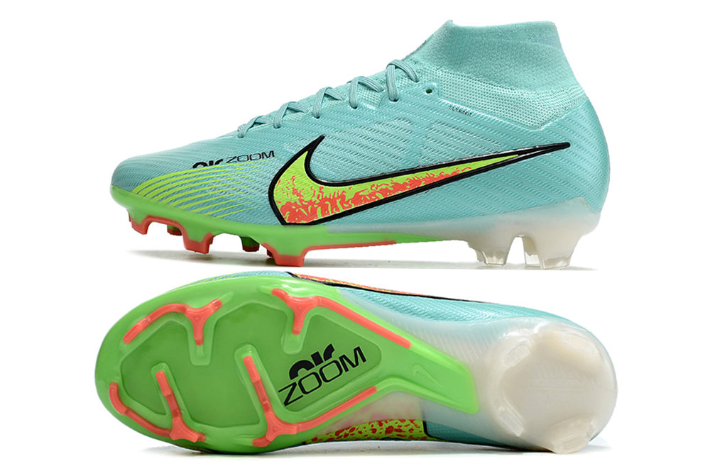 Crampons Mercurial Superfly IX Elite de Le 12 -ème Maillot, vue des crampons et semelles pour football.