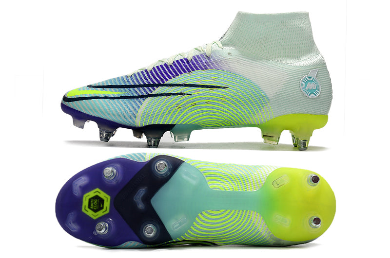 Crampons Mercurial Superfly 8 Elite de sport, vue rapprochée montrant les crampons en acier et la semelle.
