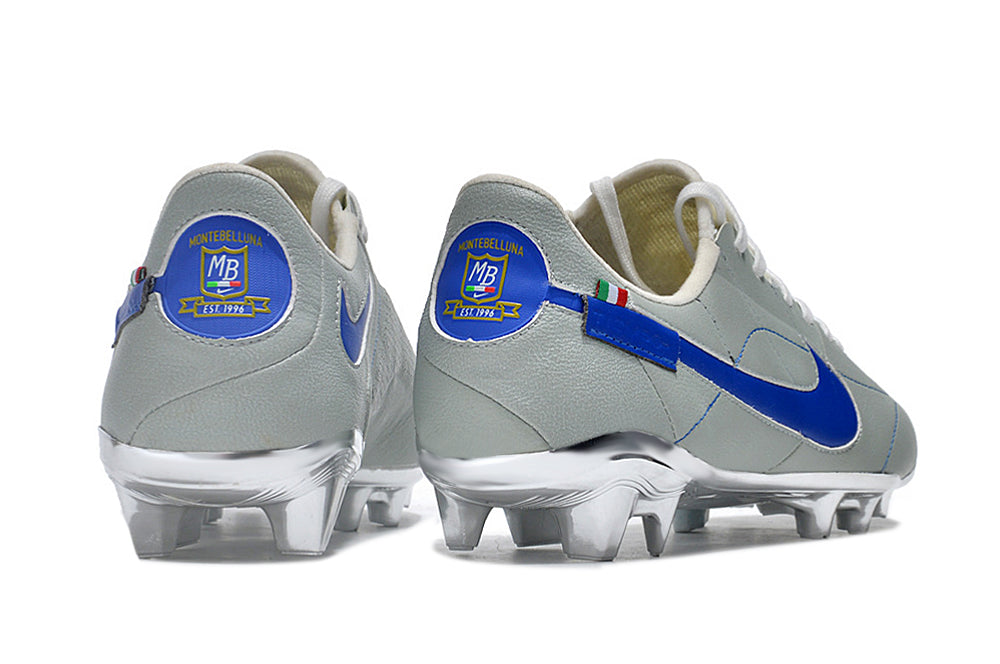 Crampons Le 12 -ème Maillot Tiempo Legend 9 Elite pour football, vue en gros plan avec crampons en acier.