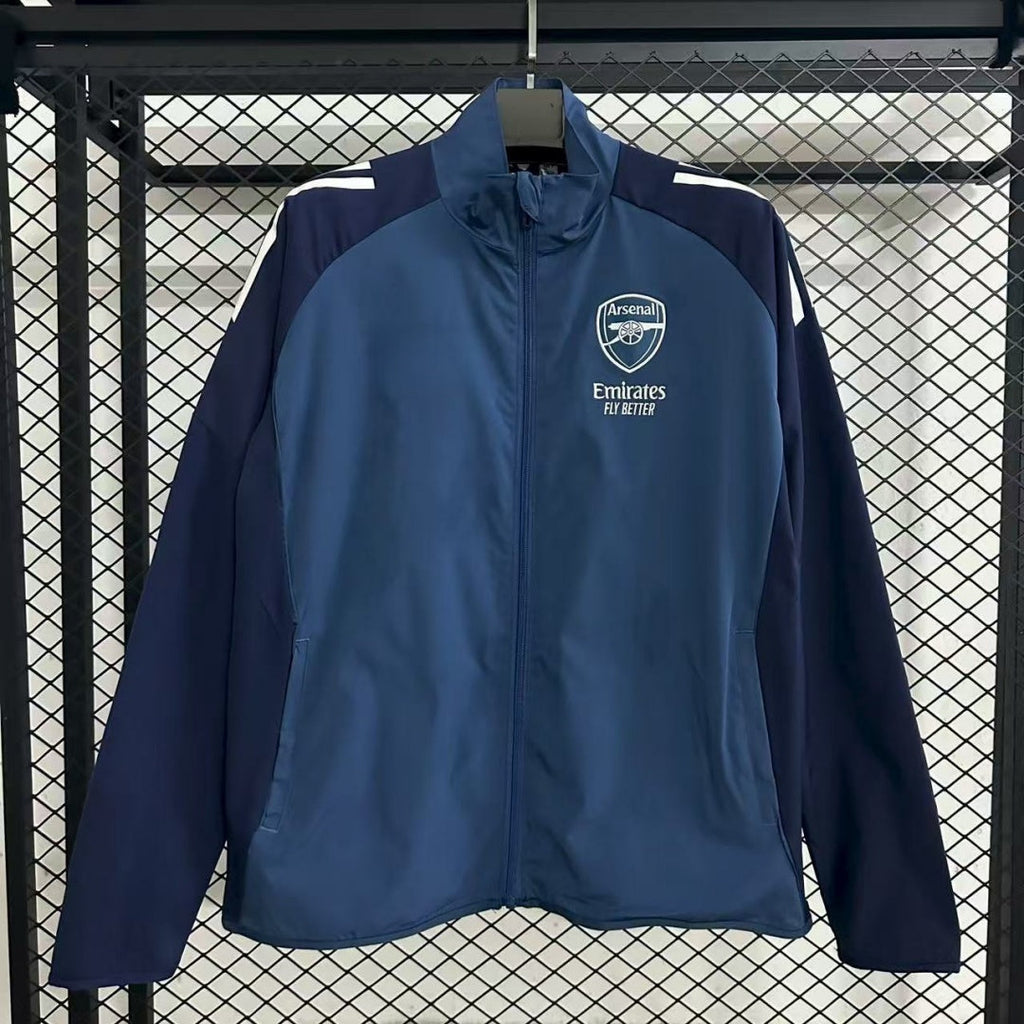 Veste coupe-vent réversible Arsenal Le 12-ème Maillot, veste sportive verte et noire avec logo de l'équipe, vue de face.
