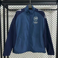 Veste coupe-vent réversible Arsenal Le 12-ème Maillot, veste sportive verte et noire avec logo de l'équipe, vue de face.