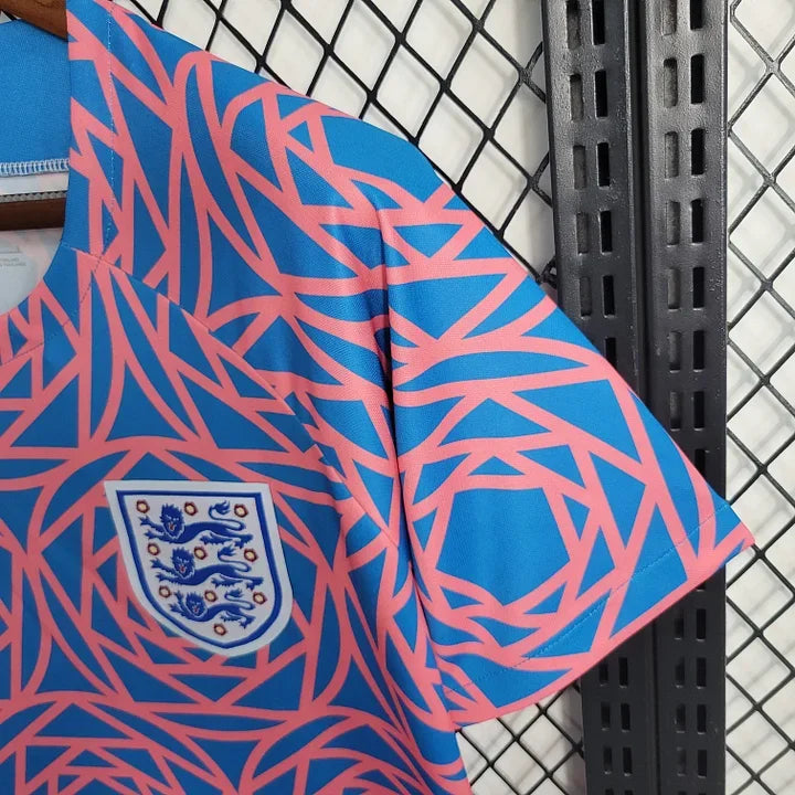 Maillot Angleterre Concept 2024 de Le 12 -ème, vue de face, avec design sportif et couleurs traditionnelles du football anglais.