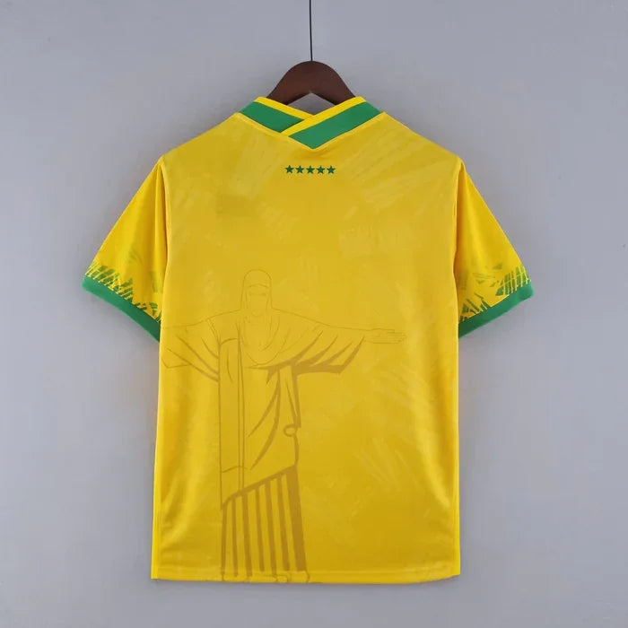 Maillot Brésil 2022 édition spéciale jaune de la marque Le 12, vue de face avec logo et détails du maillot.