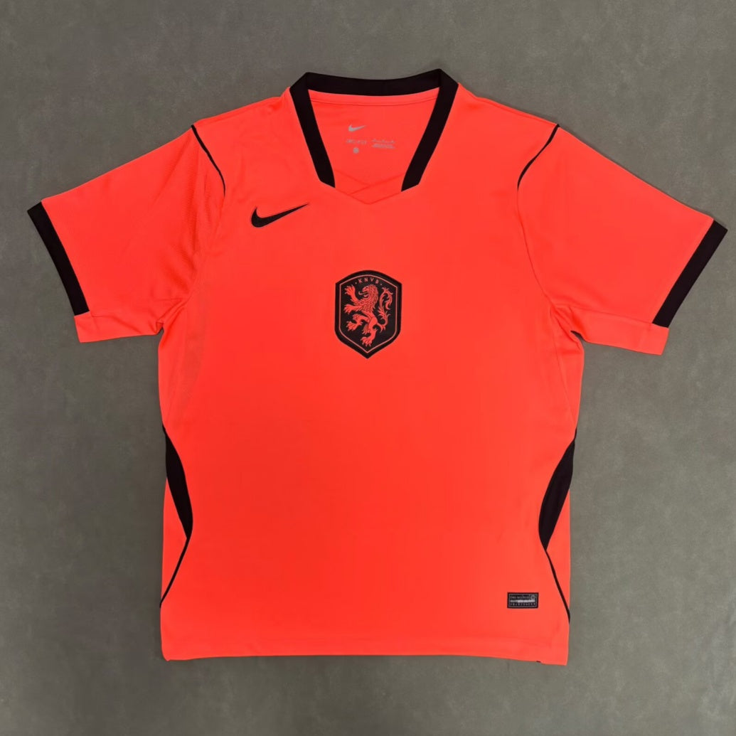 Maillot domicile 25/26 Pays-Bas Le 12 -ème Maillot, maillot de football orange avec motifs bleus et logo officiel.
