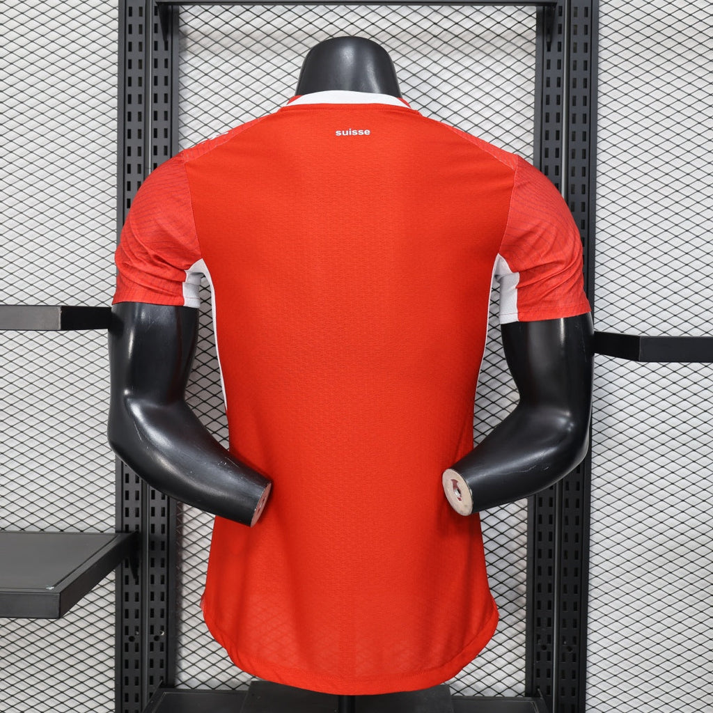 Maillot domicile Suisse 25/26, maillot de football Le 12 -ème Maillot, détails du logo et design officiel de l'équipe nationale.