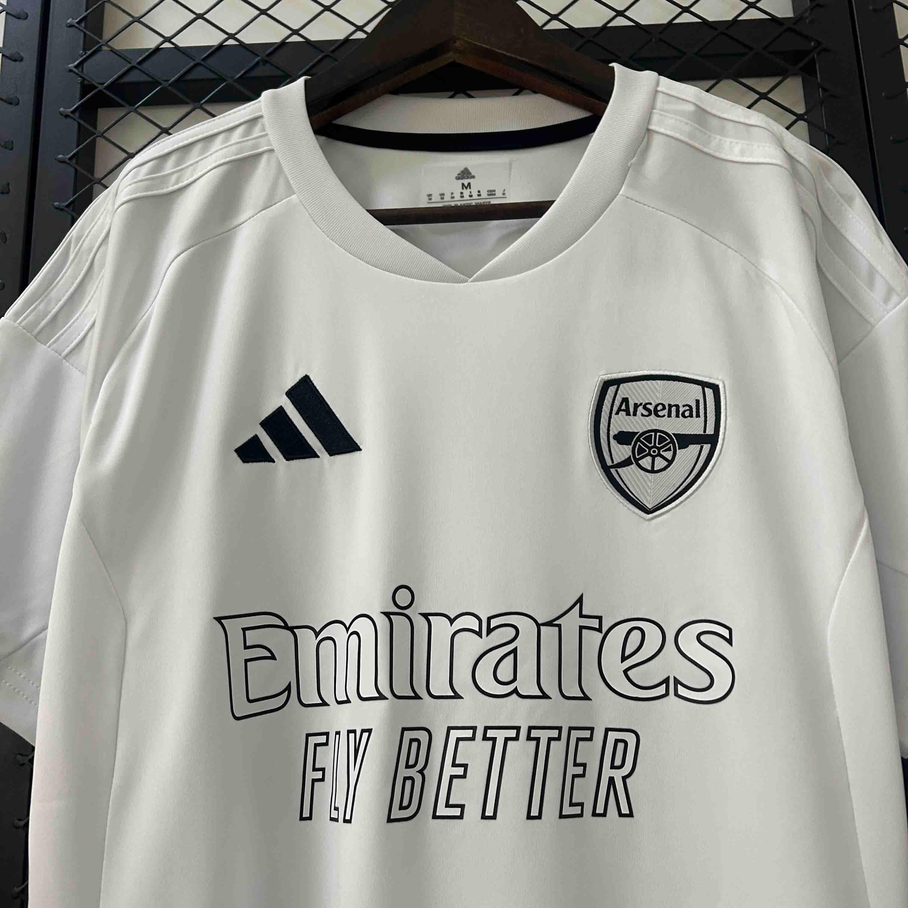 Maillot Arsenal concept 2025-26 par Le 12 -ème Maillot, maillot de football avec logo et design moderne en image.