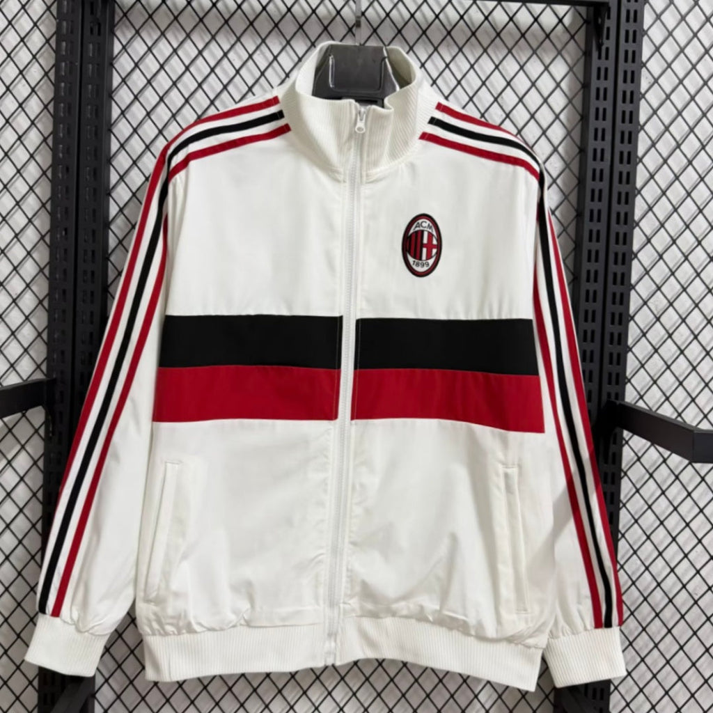 Veste coupe-vent réversible AC Milan Le 12 -ème Maillot, tissu léger avec logo du club sur les deux côtés.