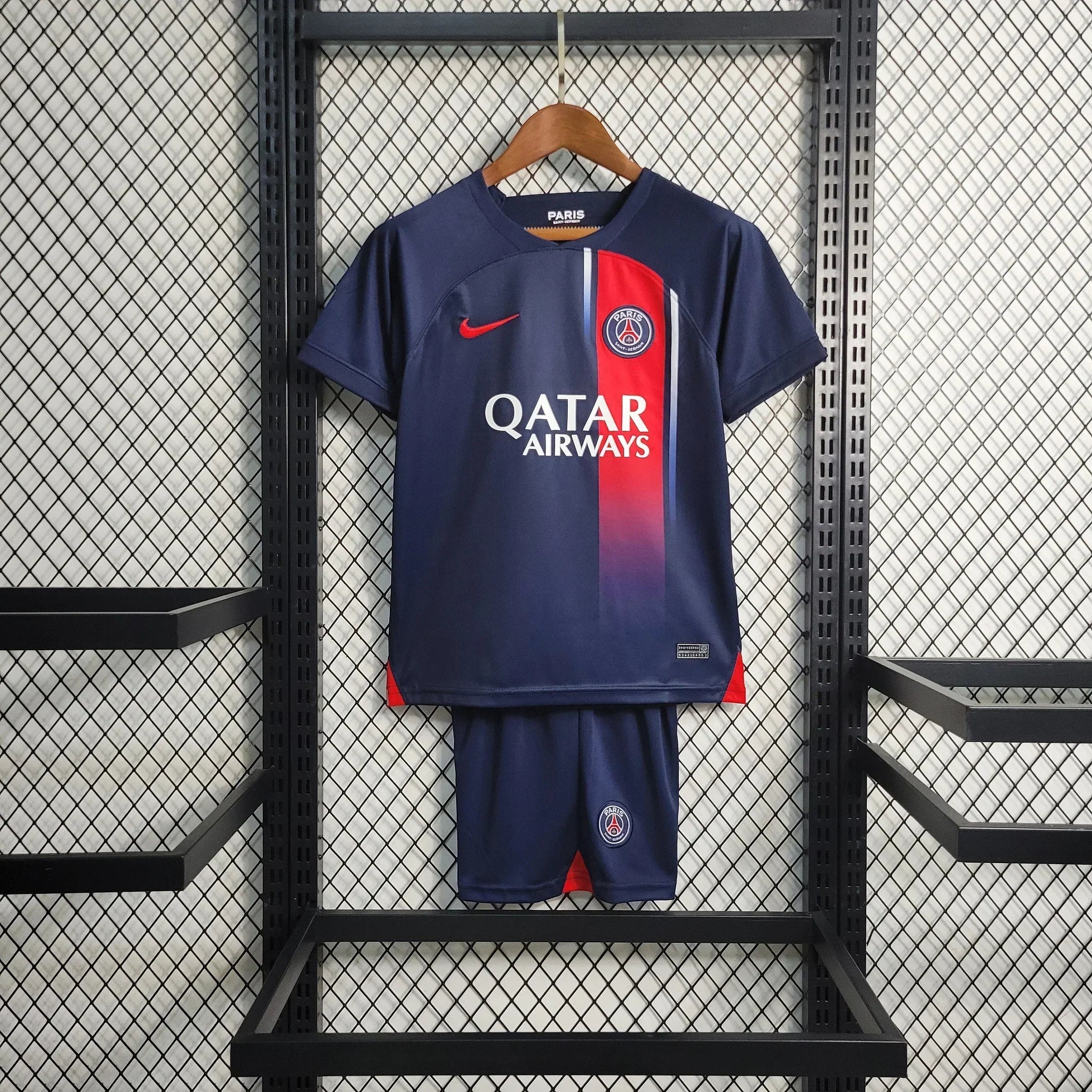 Kit enfant Le 12 -ème Maillot Paris 2023 2024 avec maillot et accessoires, pour supporter l'équipe de football.