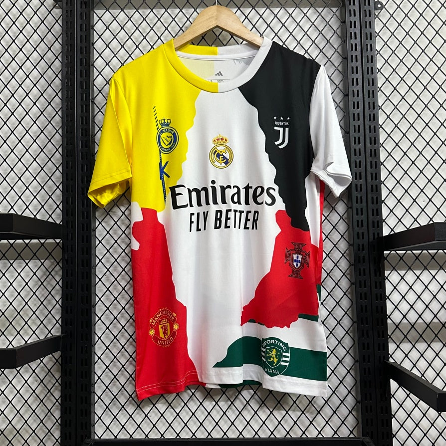 Maillot de football Le 12 -ème Maillot, taille 25/26, avec le numéro 7 de Ronaldo, vue de face avec détails du design.