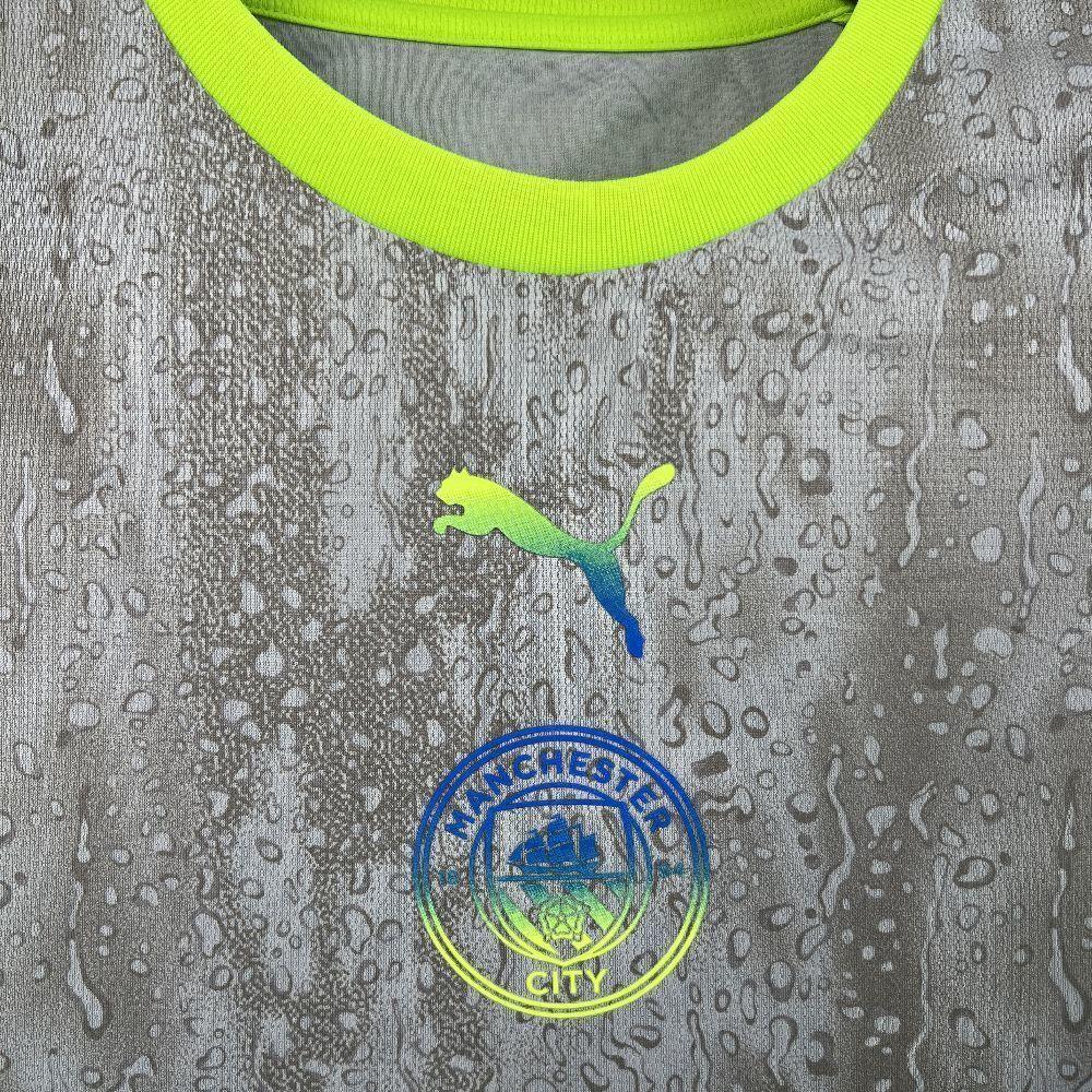 Maillot Manchester City 2025-26 Le 12 -ème Maillot, maillot de football avec logo et détails de l'équipe sur le devant.
