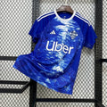 Maillot Le 12 -ème Maillot Como 2025-26, maillot de football blanc avec détails bleus et logo de l'équipe visible.
