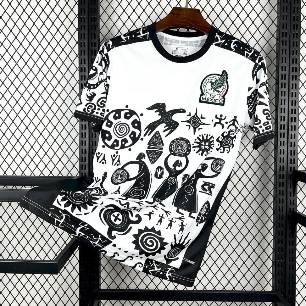 Maillot de football Mexique 25/26 noir, Le 12 -ème Maillot, vue de face, détails du design noir et blanc sur le maillot.