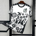 Maillot de football Mexique 25/26 noir, Le 12 -ème Maillot, vue de face, détails du design noir et blanc sur le maillot.