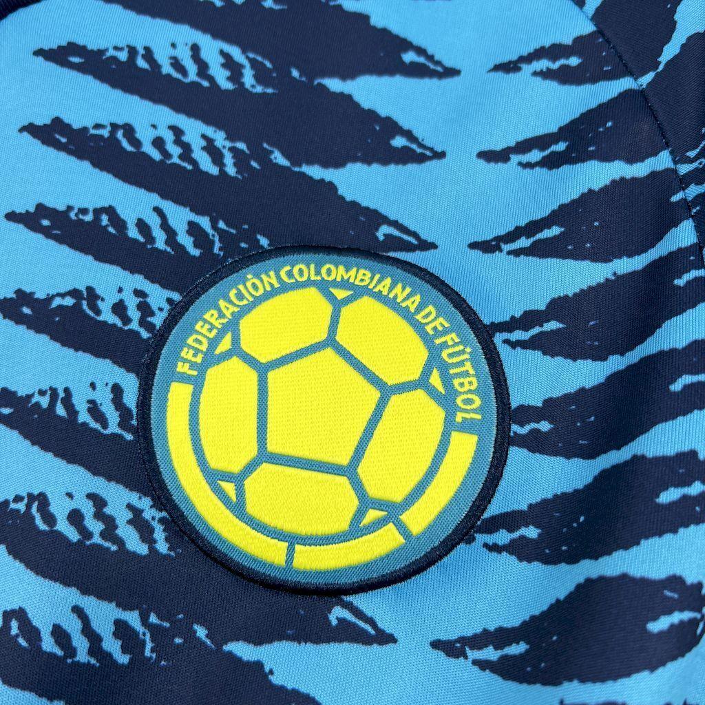 Maillot extérieur de la Colombie pour la Coupe du Monde 2026, fabriqué par Le 12 -ème Maillot, vue de face avec détails du design.