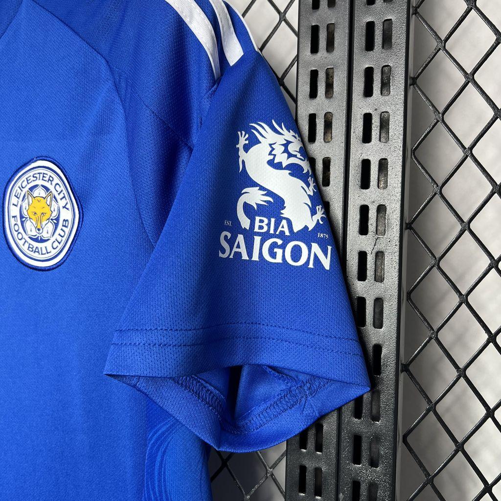 Maillot Leicester City 2024-25 Le 12 -ème Maillot, vue de face avec logo et détails du maillot de football.