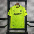 Maillot extérieur Wolves 2023-24, marque Le 12 -ème Maillot, détails du design avec logos et couleurs officielles.