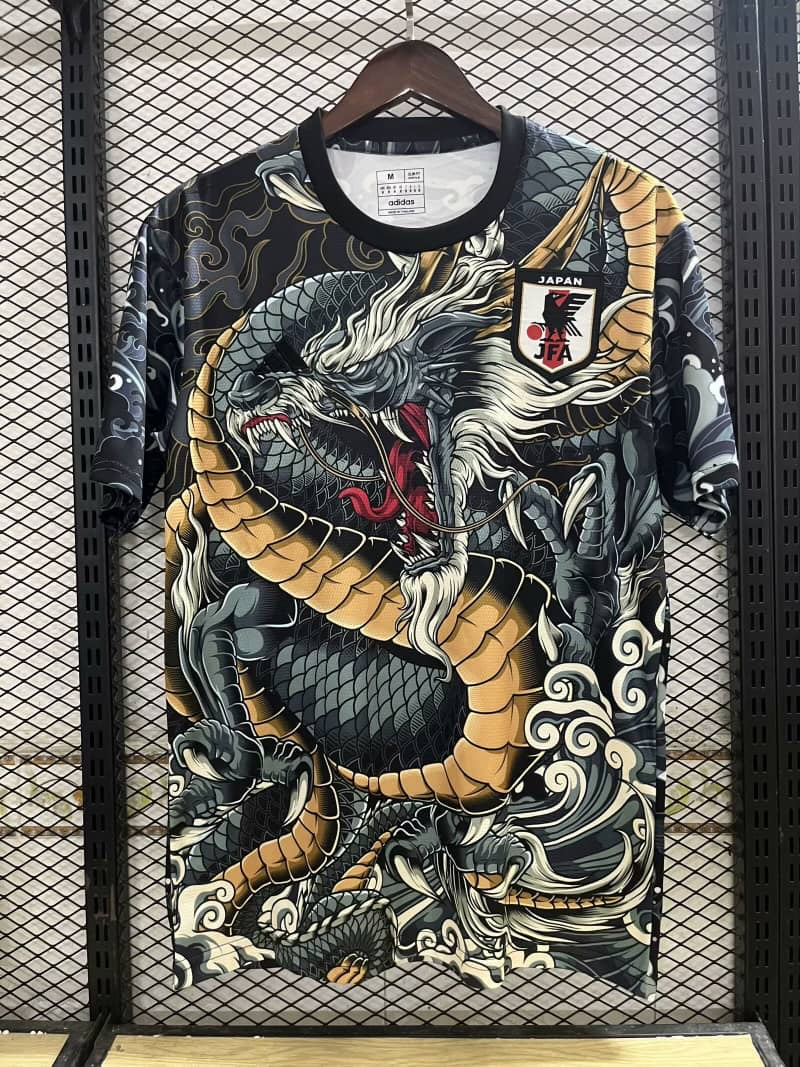 Maillot 24/25 Japon noir Le 12 -ème Maillot, design spécial, vue de face avec logo et détails du maillot de football.