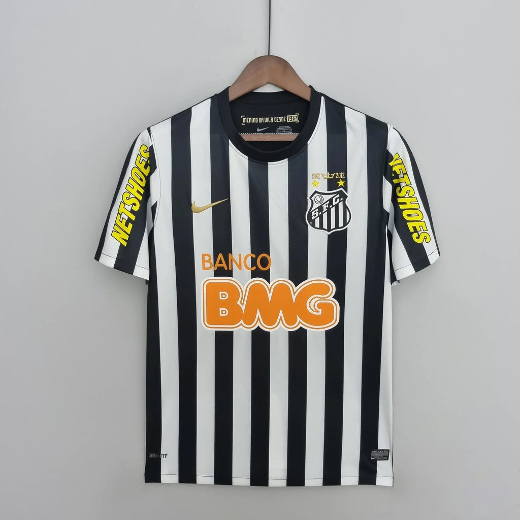Maillot Santos Neymar Retro 2013 de la marque Le 12 -ème Maillot, vue de face avec logo et détails du maillot de football.