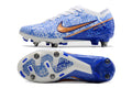 Crampons Mercurial Vapor XV Elite de Le 12 -ème Maillot, vue détaillée avec crampons en acier et design noir et orange.