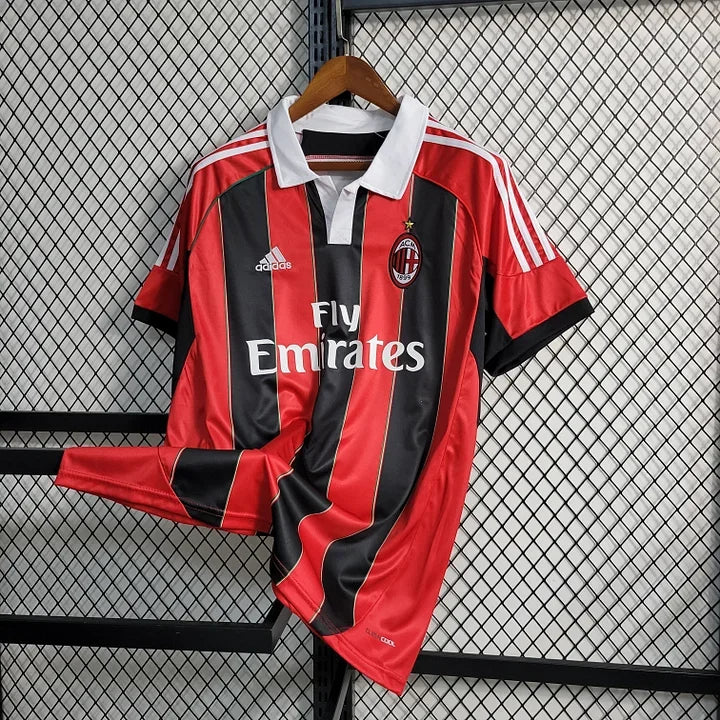 Maillot rétro de football AC Milan 2012-2013, version vintage, avec logo et design classique, de la marque Le 12 -ème Maillot.