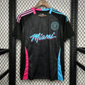 Maillot de football Inter Miami Le 12 -ème, taille 25/26, noir avec logo de l'équipe, vue frontale.