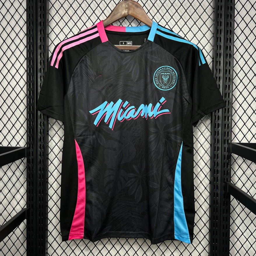 Maillot de football Inter Miami Le 12 -ème, taille 25/26, noir avec logo de l'équipe, vue frontale.