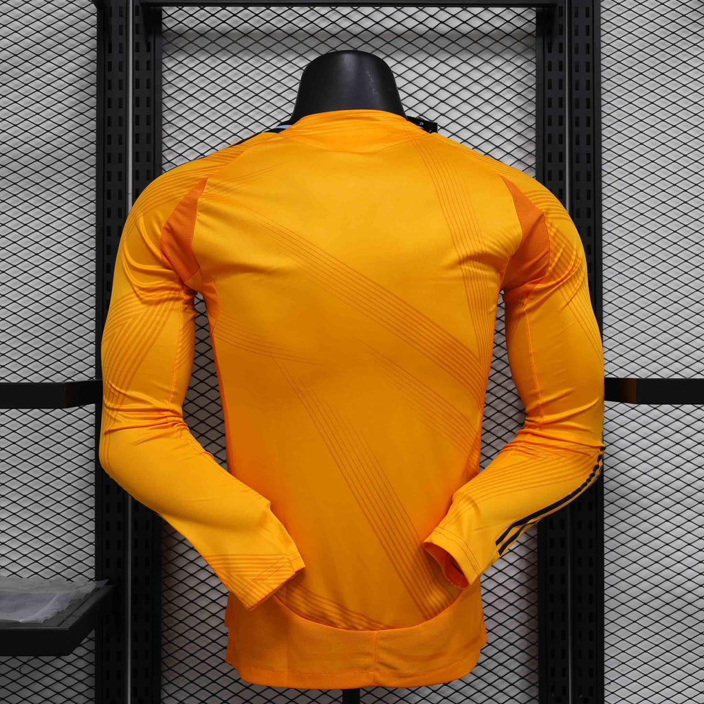 Maillot à manches longues Real Madrid 2024-2025, marque Le 12 -ème Maillot, couleur blanche avec logo du club.