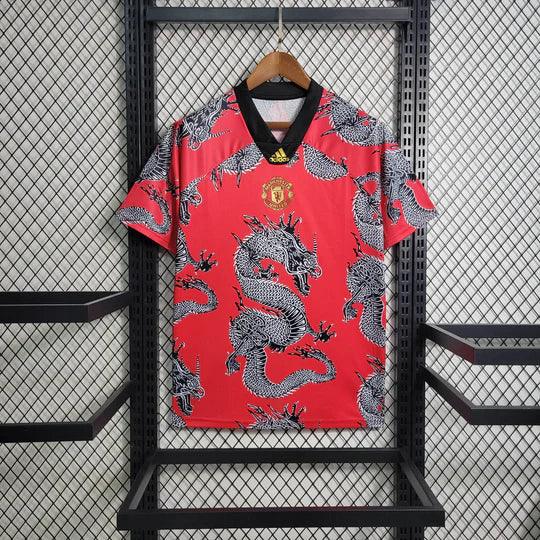 Maillot de football Manchester United Retro 2019-2020 Le 12-ème Maillot avec logo Japon et dragon, vue de face.