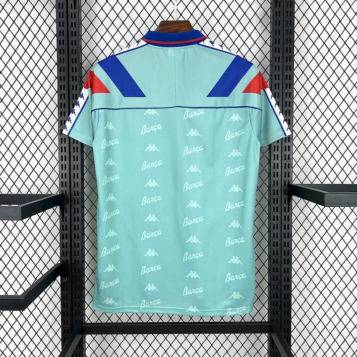 Maillot de football FC Barcelone 1992-1995 rétro, marque Le 12 -ème Maillot, vue en gros plan avec logo et détails du design.