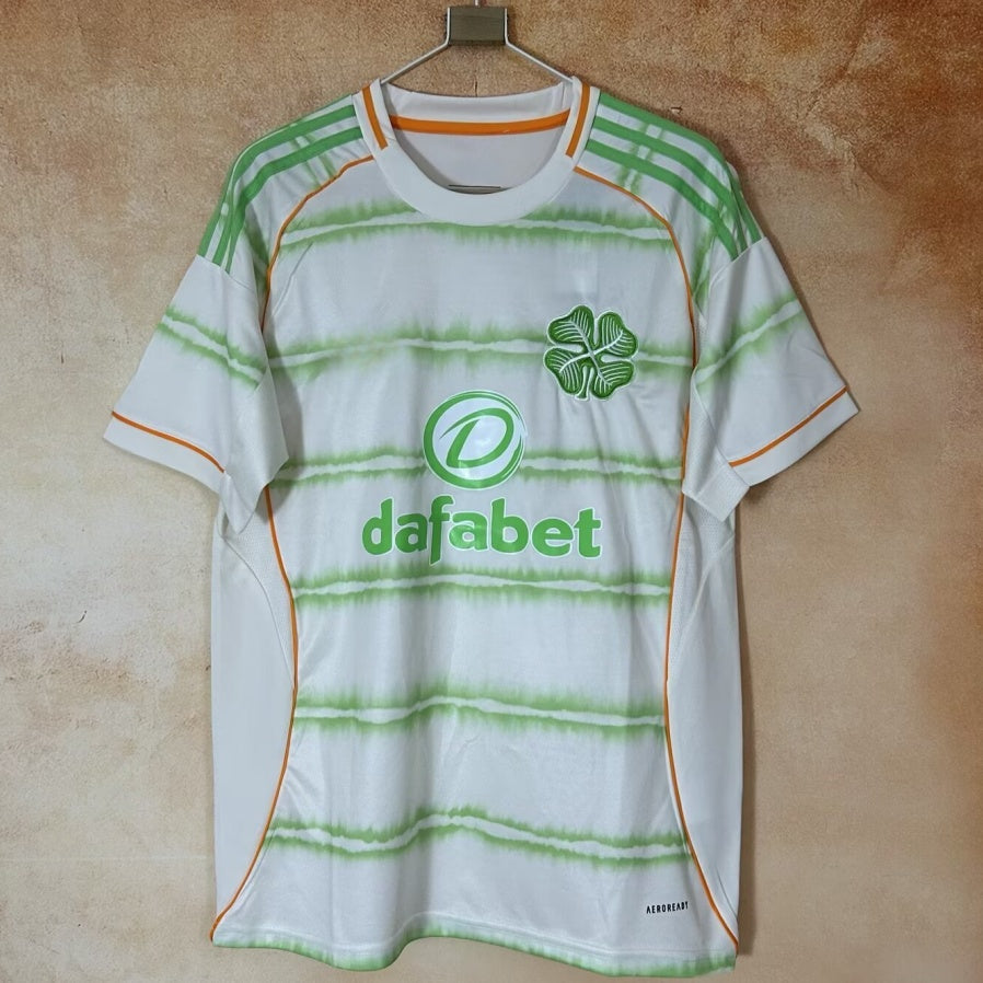 Maillot extérieur Celtic Glasgow 25/26 de la marque Le 12-ème Maillot, vue de face avec logo et détails du design.
